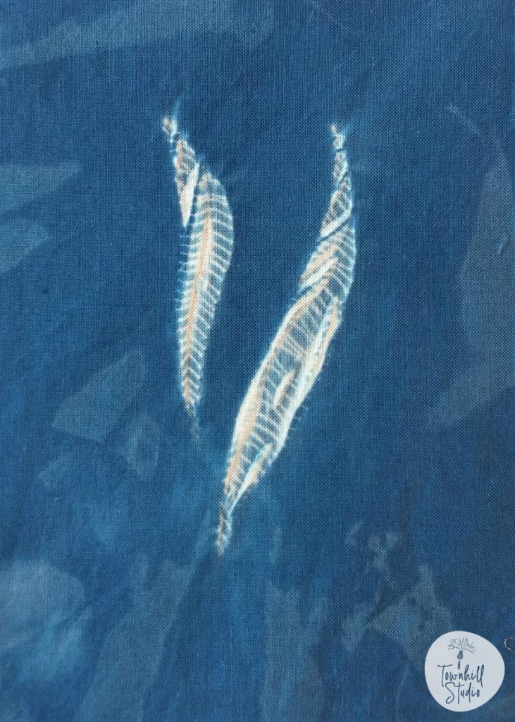 4 Designs to Discover and Learn in Guntai Stitched Shibori 1 indigo dyed guntai shibori shapes