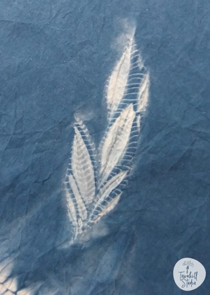4 Designs to Discover and Learn in Guntai Stitched Shibori 2 indigo fabric with guntai shibori leaf design