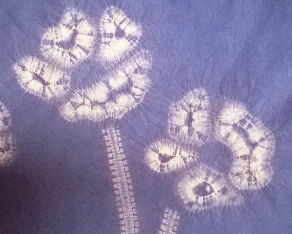 How to make simple maki-age shibori flower petal shapes 9 maki-age shibori flowers on mauve fabric
