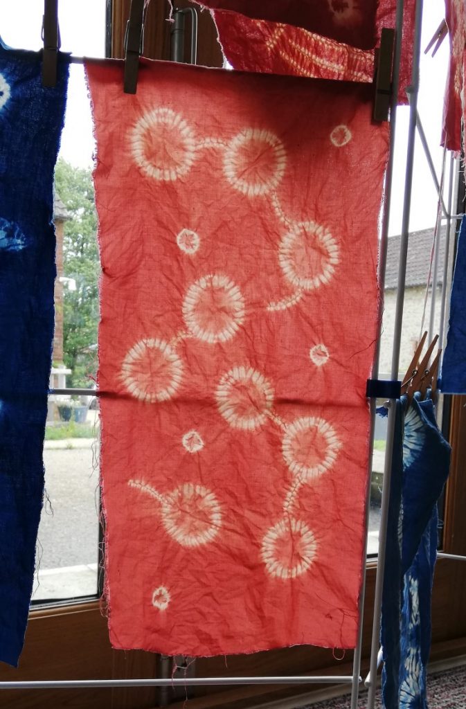 Be motivated to make Geometric shibori designs with stitch resist 3 interlinked shibori circles completed