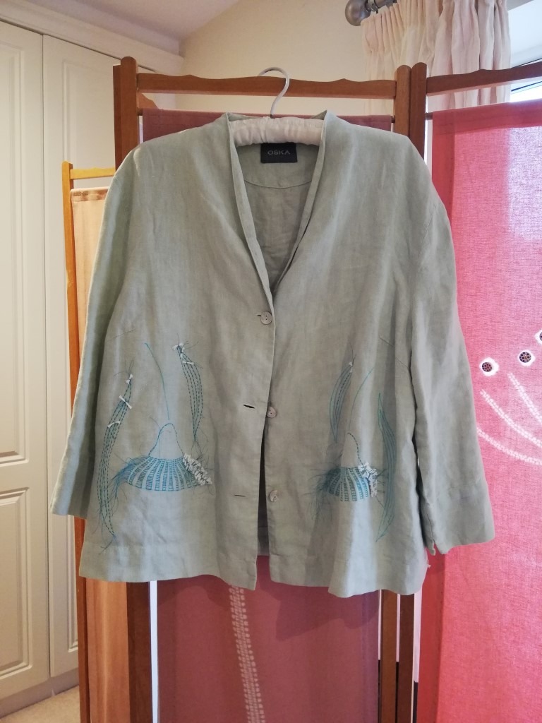 5 Ideas for Sustainable Fashion: Ways to Upcycle with Shibori 6 A linen jacket stitched with shibori stitches to create a pattern resist