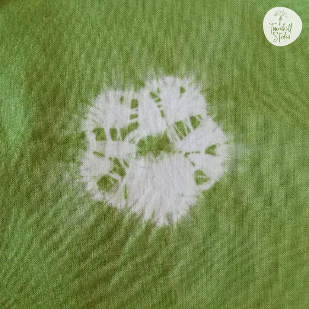 5 Marvellous Maki-Age Shapes to Create with Stitched Shibori 4 A simple shibori 5 petalled flower in green