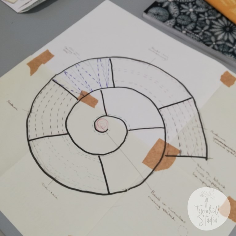 Outline drawing for ammonite