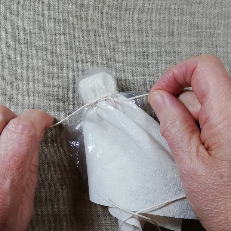 Dive in to Learn How to Create Words with Shibori Stitch 8 shibori lettering to make an O 2